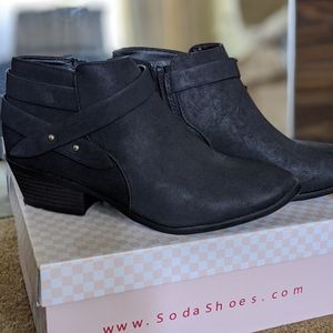 Black Ankle Boots with zipper closure